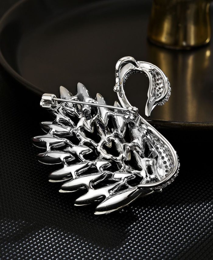 ‌elegant and fashionable crystal blue red ombré swan brooch for winter coats